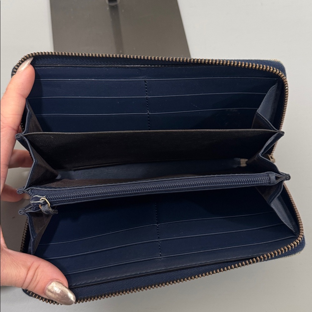 Gucci Light Blue Denim Wallet with Gold pearl Logo - Picture 7 of 9